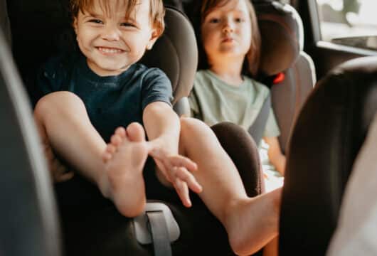 Hoe houd je een lange autorit leuk met kinderen?